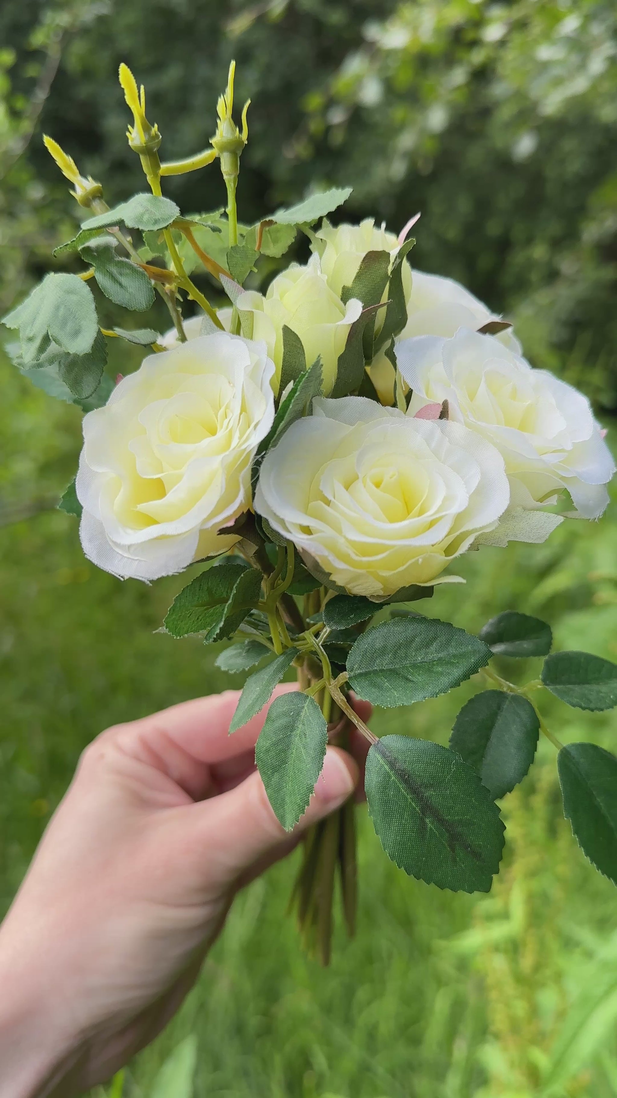 Artificial Cream Rose Flower Bundle Bouquet Video